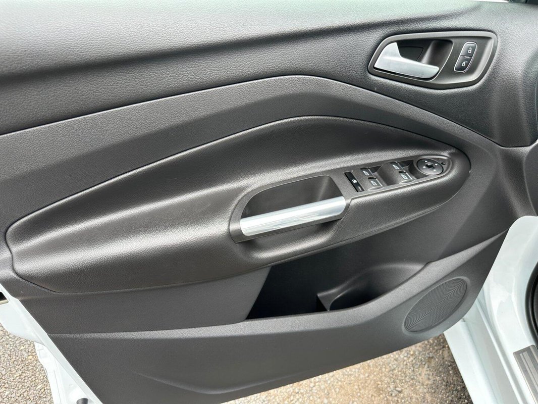 Ford Kuga foto 2
