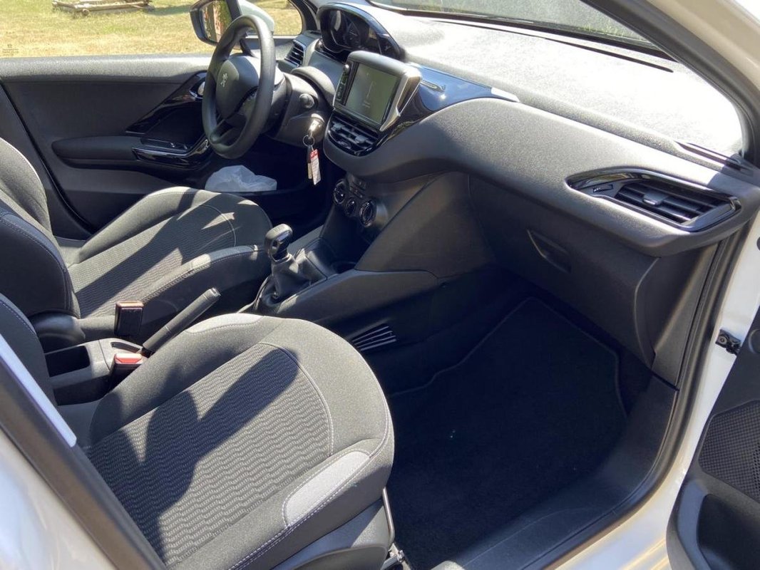 Peugeot 208 foto 5
