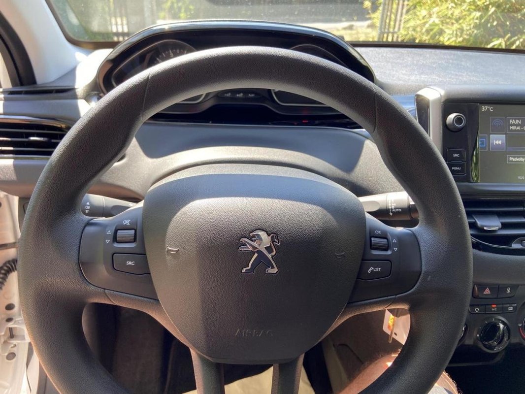 Peugeot 208 foto 9