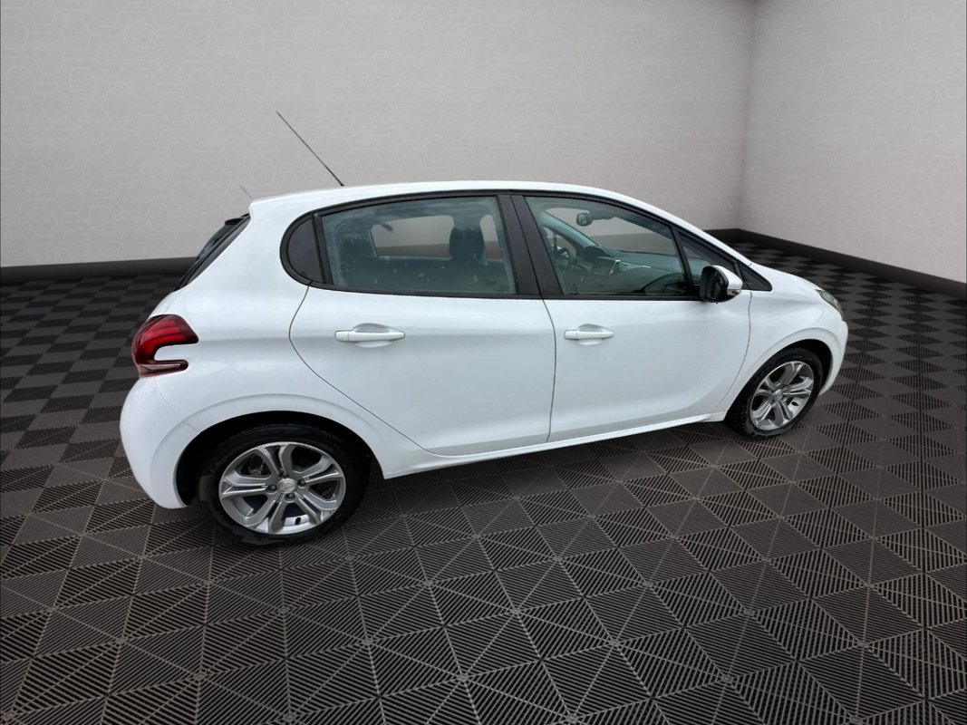 Peugeot 208 foto 25