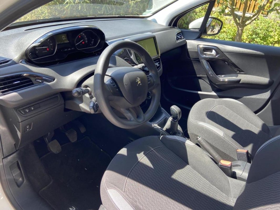 Peugeot 208 foto 26