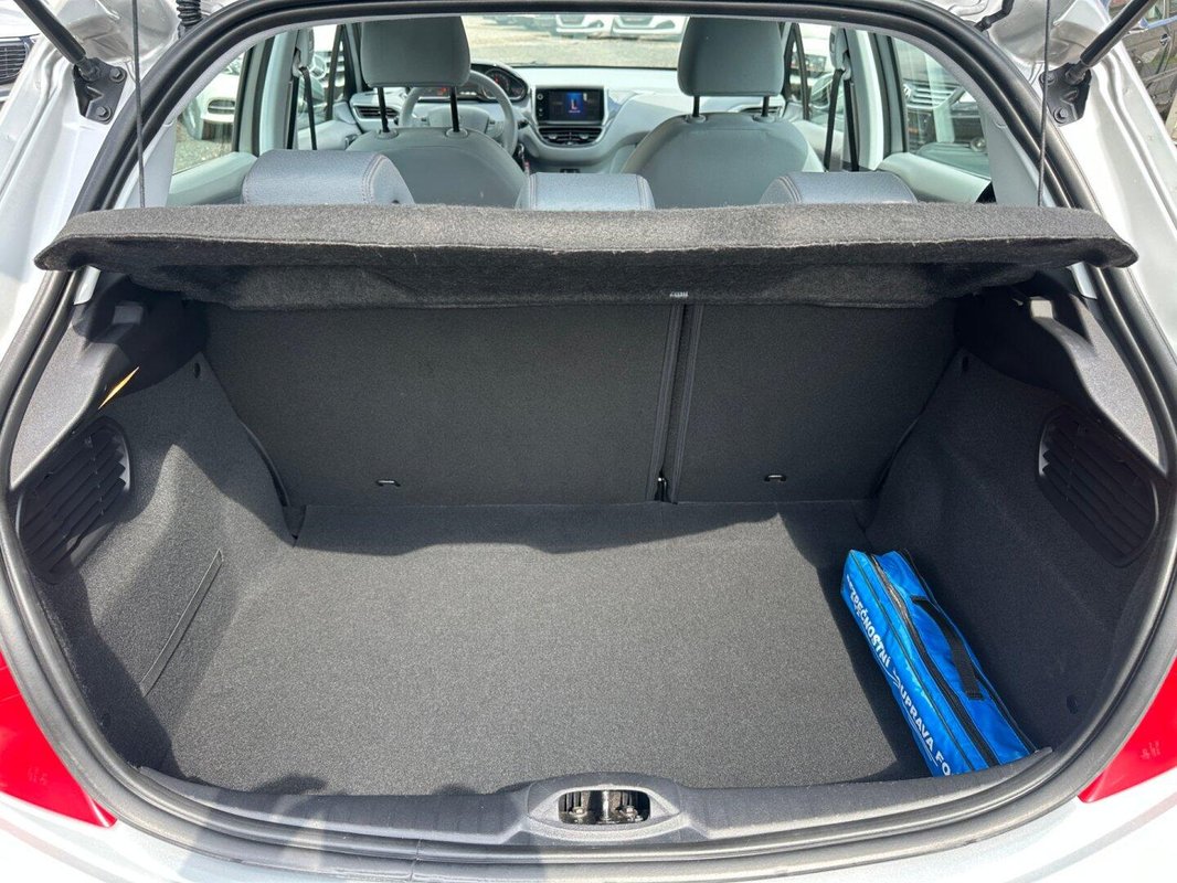 Peugeot 208 foto 4