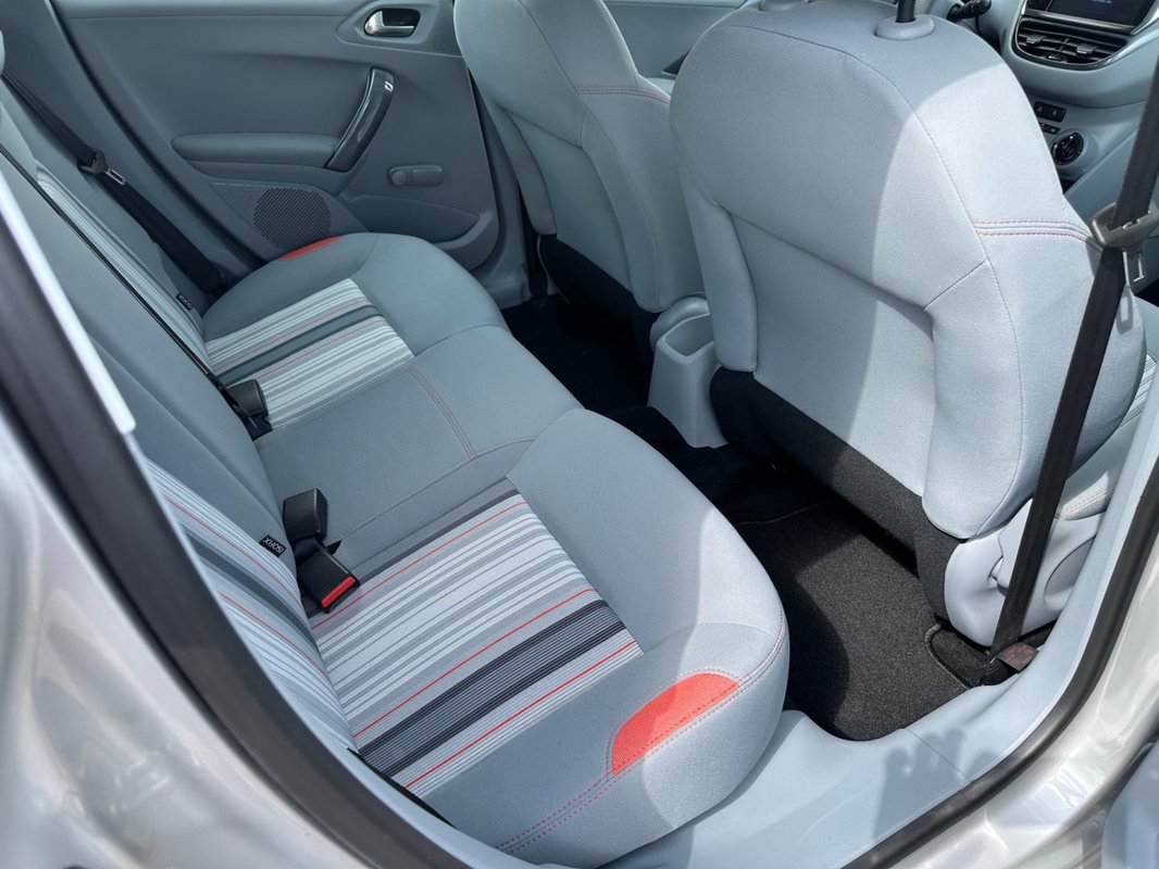 Peugeot 208 foto 5