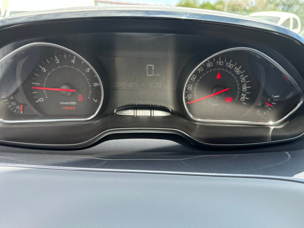 Peugeot 208 foto 9