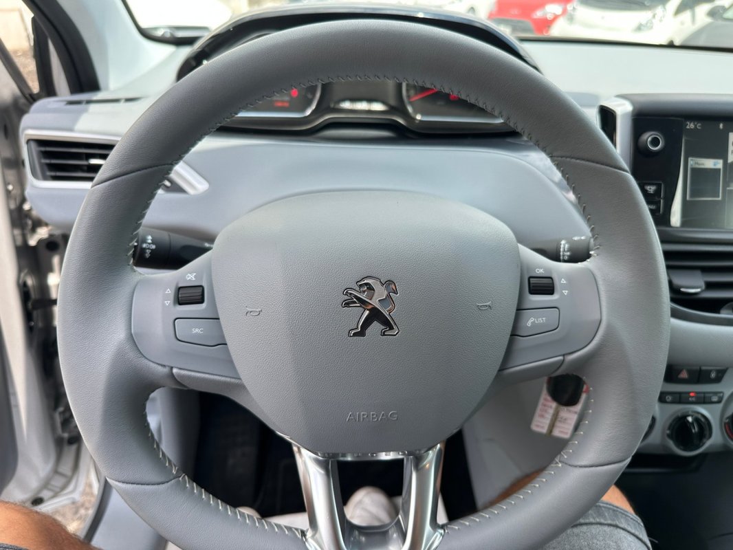 Peugeot 208 foto 11