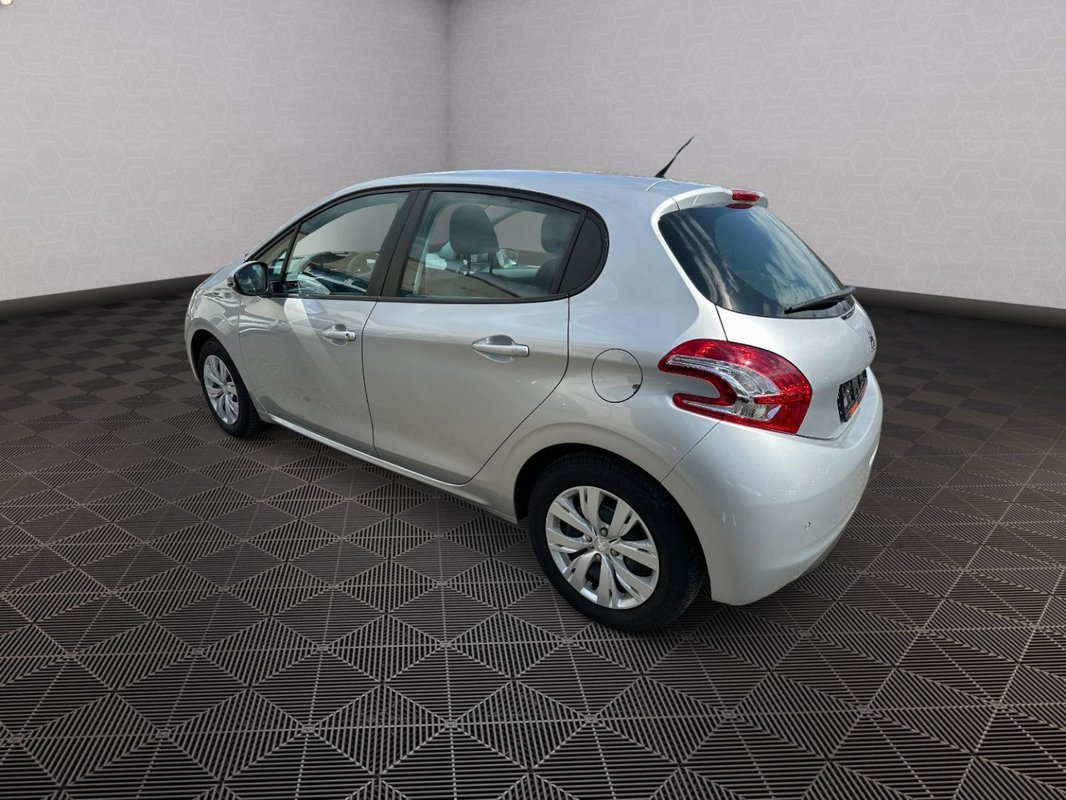 Peugeot 208 foto 17